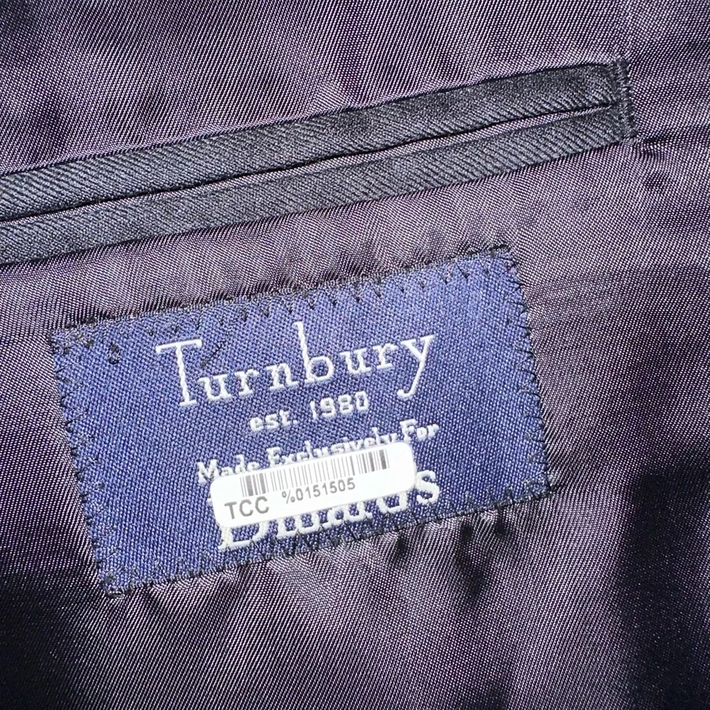 Men’s suits - Picture 4 of 9